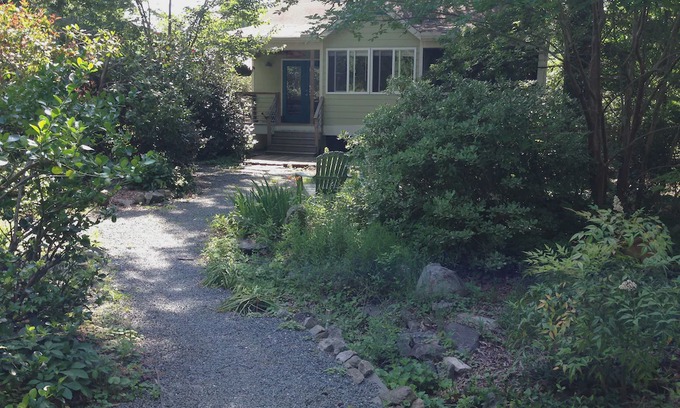 Carrboro House | Lovely private Carrboro house–-steps from downtown