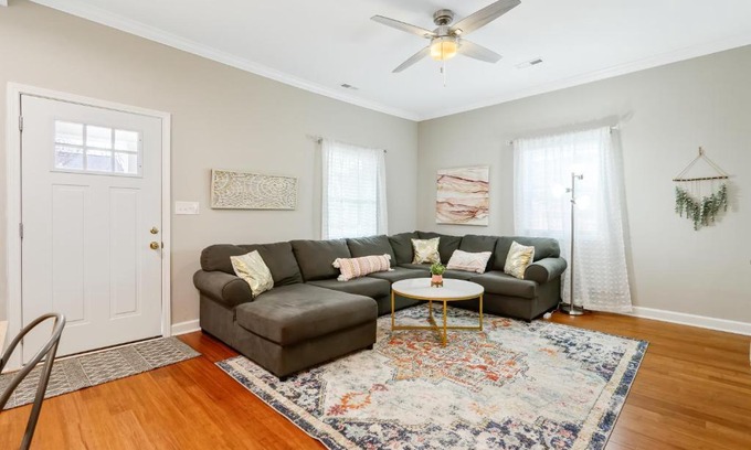 Durham House | *Lux Modern Townhome * Downtown* King Beds * Duke*