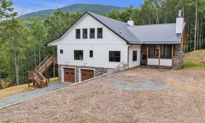 Old Fields Cabin | Luxe Mountain Haven - Mountain Views, Hot Tub, Game Loft