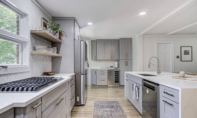 Winston - Salem House | Luxury 4 Bedroom + optional Cigar Lounge