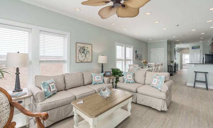 Carolina Beach Condo | LUXURY CONDO WALKING DISTANCE TO DOWNTOWN CAROLINA BEACH