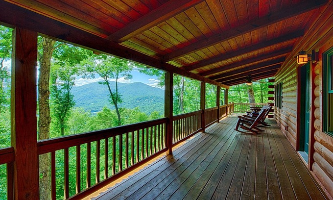 Waynesville House | Maggie Overlook in Gated Smoky Mountain Retreat Community
