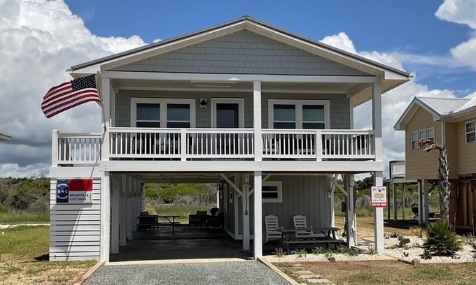 Holden Beach House | Magnolia Cottage - Beachfront Home with Unobstructed Ocean Views!