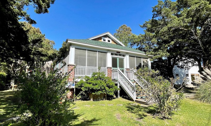Ocracoke House | Mattie Midgette Cottage: A taste of old Ocracoke, modern conveniences