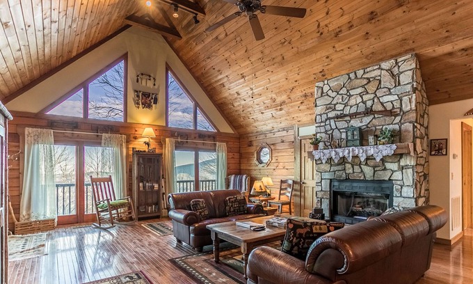 Banner Elk Cabin | Meagan's Loft - Seven Devils! GREAT views, Game Room,