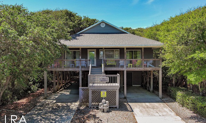 Surf City House | Miss Jo-Ann's: Rooftop Deck with Stunning Views