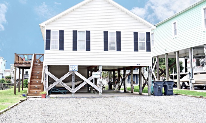 Holden Beach House | "Miss Me Yet" - Pet Friendly Canal Home, 3 Bedrooms/2 Bathrooms