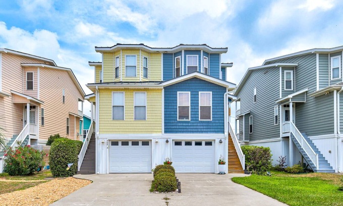 Kure Beach House | 🌊Mission SEA Accomplished🌊 Ocean Views, Private Grill, Steps 2 Beach