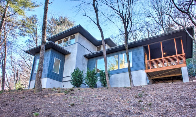 Royal Pines House | Modern Escapeš² Stylish, Wooded Setting + Biltmore Pass | S. Asheville