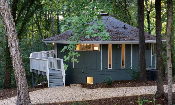 Durham House | Modern Treehouse Close to Duke