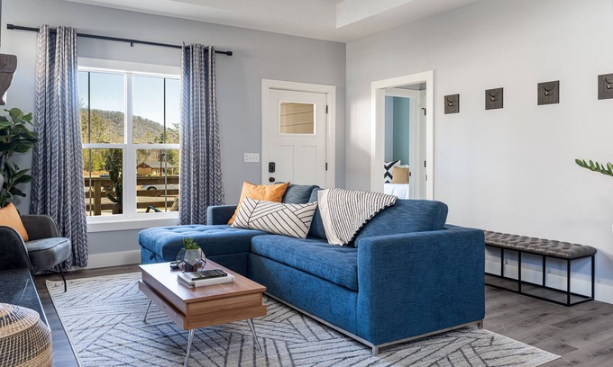 Fairview House | Modern Westside Retreat Weekly/Monthly Discounts Now!