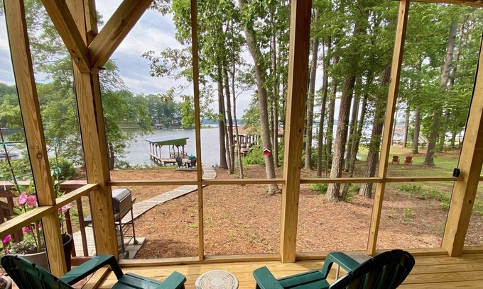 North Shore Acres House | Morning Glory on Lake Gaston