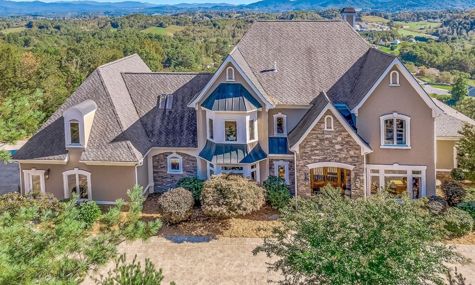 Leicester House | Mountain estate with hot tub, sauna, gym, home theater, game room, & WiFi