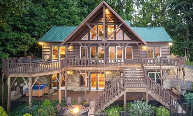 Maggie Valley Cabin | Mountain PeakViews - Breathtaking Mountain Views!