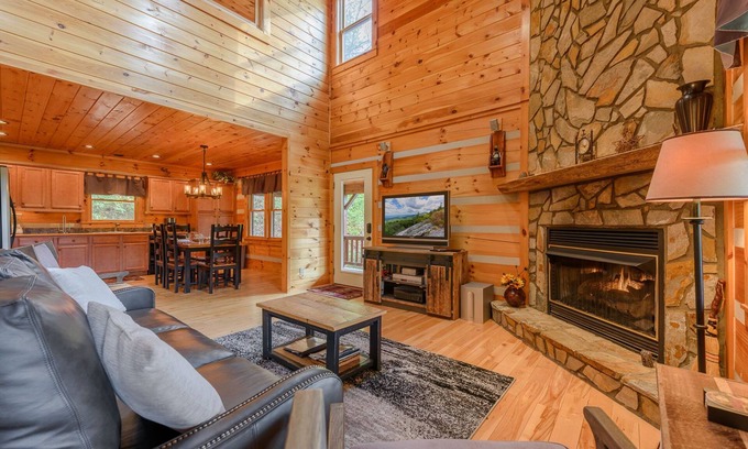 Boone Cabin | Mountain-Style Log Cabin in Central Location