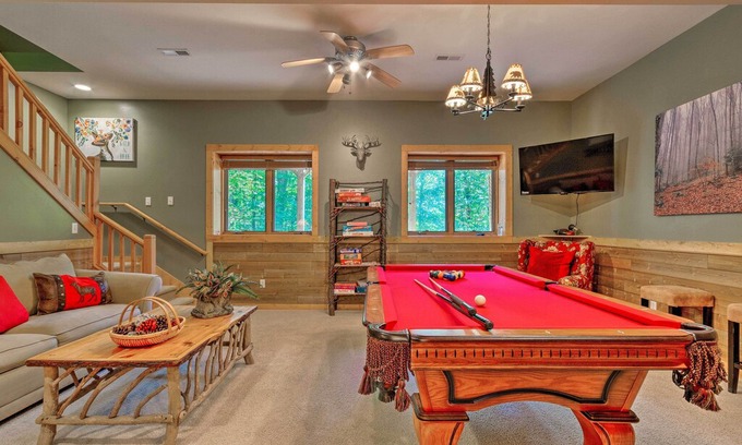 Charter Hills House | Mtn Chalet w/Hot Tub, 2 Mi to Beech Mtn. Ski!
