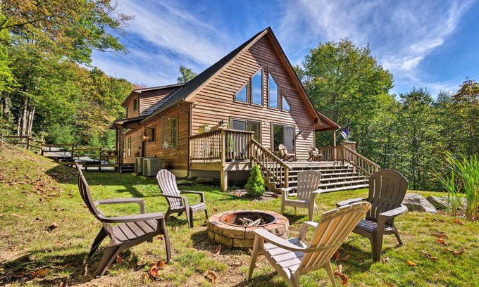 Charter Hills House | Mtn Chalet with Hot Tub, 2 Mi to Beech Mtn Ski!