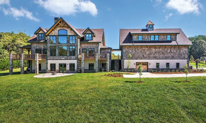 Fletcher House | New Asheville Dream Home! Bball court, fire pit, theatre, pool table!