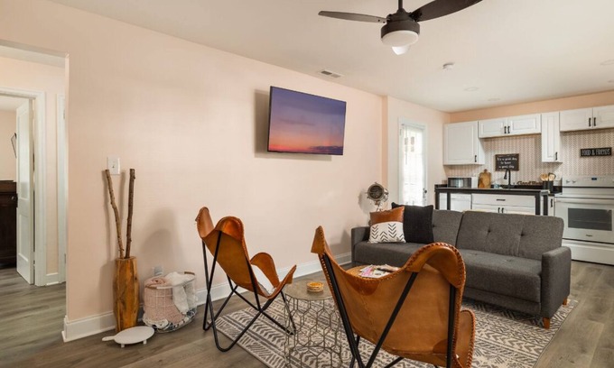 Greensboro House | NEW Cozy Bungalow 3 bed/2 bath w/King & pet friendly - Coliseum GAC UNCG<5 min