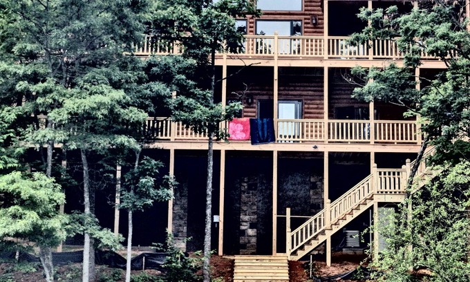 Topton Cabin | New Luxury Lakefront: Private Swimming Cove & Wifi!