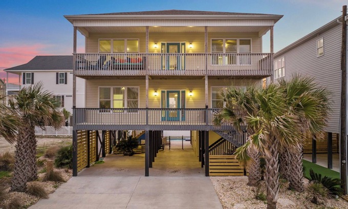 Ash House | NEW LUXURY OCEAN VIEW - Heated Salt Water Pool/Spa - Elevator - 100ft from Ocean