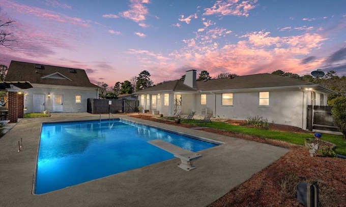 Charlotte House | NEW! minutes to downtown - Private Half-Acre Ranch Retreat
