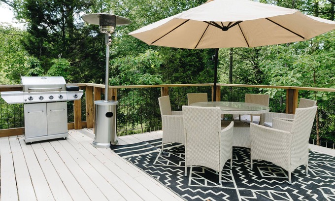 Oakley House | Newly Renovated + King Suite, 4 Queens, Fire pit, Grill + Creek Views