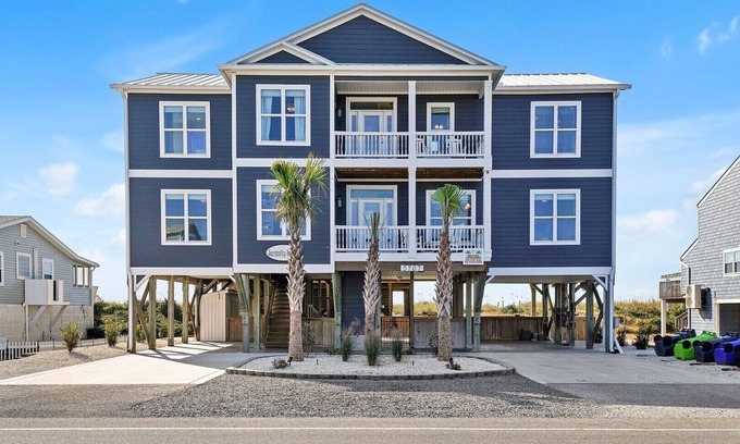 Oak Island House | Oceanfront 8 BR/6 BA-Sleeps 20-Great Home w/Elevated Pool in Deck