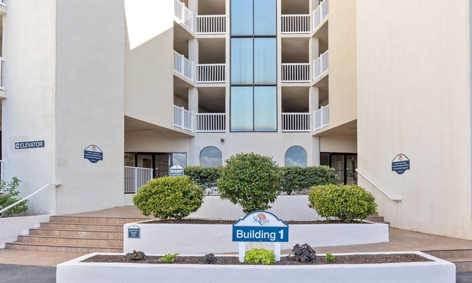 Sneads Ferry Condo | Oceanfront resort living.