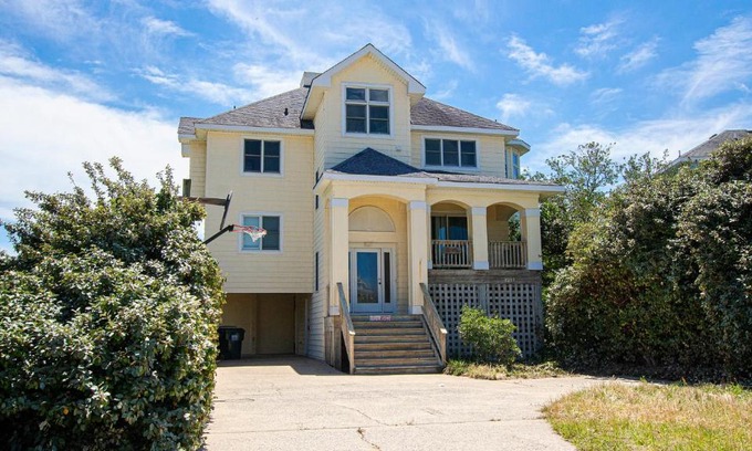 Ocean Hill House | Oceanside, 5 BRs, Community Amenities, Keyless Entry, VOH2, Corolla Del Mar