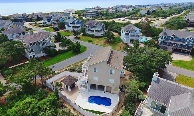 Whale Head Hill House | Oceanside, Close to the Beach, Private Pool, Hot Tub! 740, Wild Horses