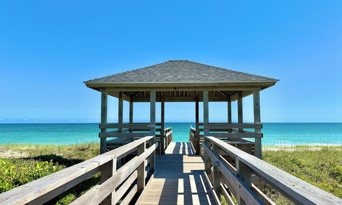 Atlantic Beach Condo | OCEANSIDE COMMUNITY Private Beach Access Pool WiFi Kitchen BBQ Grill