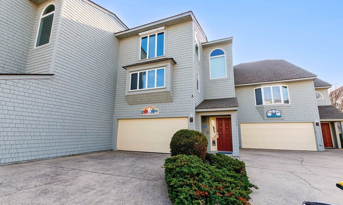 Corolla Light House | Oceanside, Resort Amenities, Close to Beach- 669, Bright Side of the Road