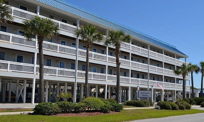 Surf City Condo | Oceanview condo located within walking distance to the beach!