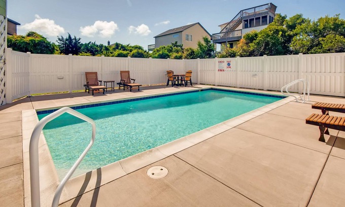 Rodanthe House | Oceanview Dog Friendly w/Private Pool, Hot Tub, Game Room, Free Pier Passes