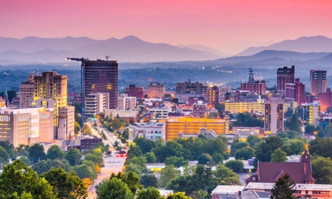 Asheville House | Off I-240 - Extended Getaway: 3 Suites w/Kitchens & Laundry Facility Access