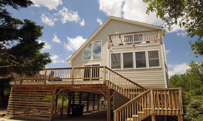Ocean Sands House | OS635- Steps to the Beach- 3 BRs, New Pool, Jacuzzi Tub, Dog Friendly!