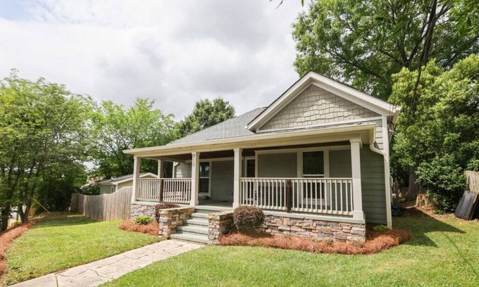Villa Heights House | PARKWOOD PARENT · Bungalow+Tiny House ★ Private Yard ★ Pet Friendly