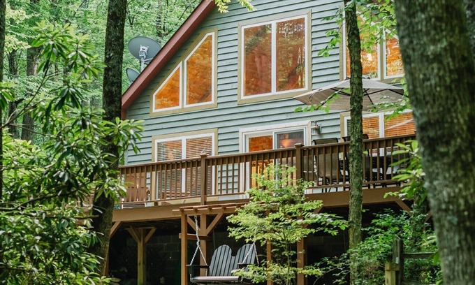 Blowing Rock Cabin | Peaceful Mountain Retreat, Hot Tub & Cozy Firepits