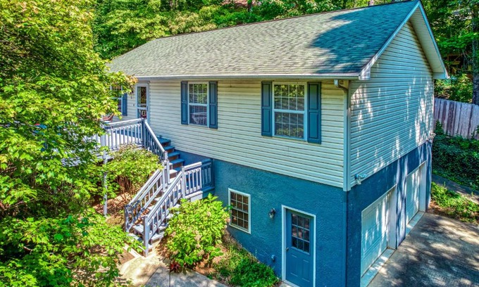 Waynesville House | Pelican's Perch