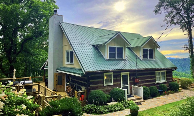 Scaly Mountain Cabin | PET FRIENDLY π FIRE PIT π₯ VERY PRIVATE GREAT VIEWS