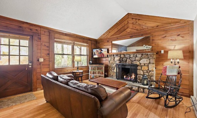 Blowing Rock House | Picturesque Riverside Cabin w/ Fireplace & Hot Tub