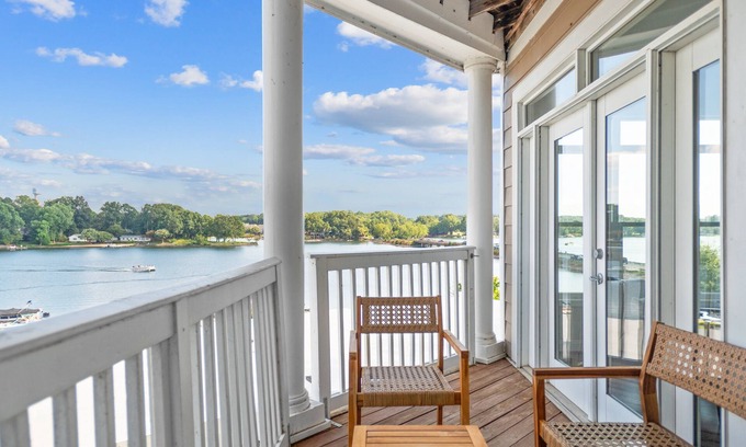 Mount Mourne Condo | Point of View by SoCharm | Luxury Lakefront Condo