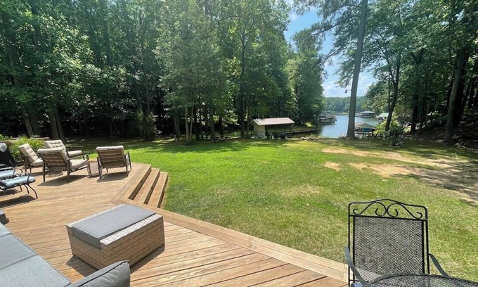 North Shore Acres House | Private Lakefront Retreat, Centrally Located, Quiet Cove, Private Dock & Launch