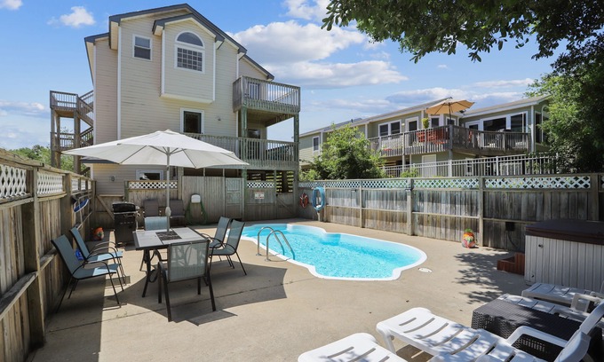 Duck House | Private Pool, Hot Tub, Den, Community pool & Tennis