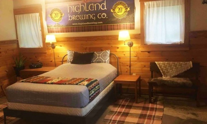 Bryson City Resort | Private room ∙ 2 guests