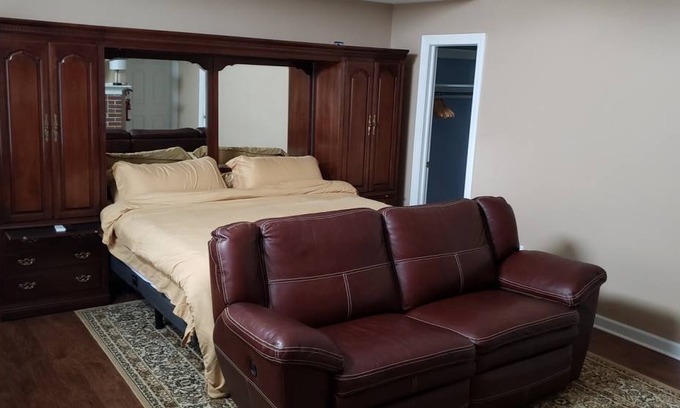 Elizabeth City Resort | Private room ∙ 2 guests