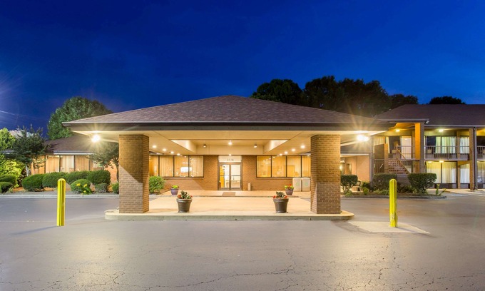 Mount Airy Hotel | Quality Inn Mount Airy Mayberry