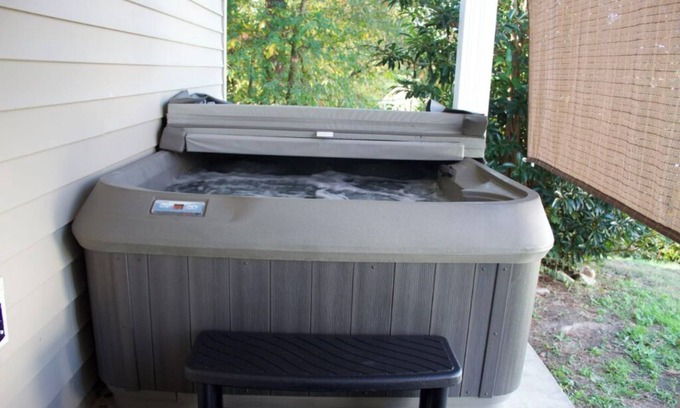 Walnut Creek House | Quiet Cul-de-sac, Hot Tub, Pac-Man, Newly Renovated!