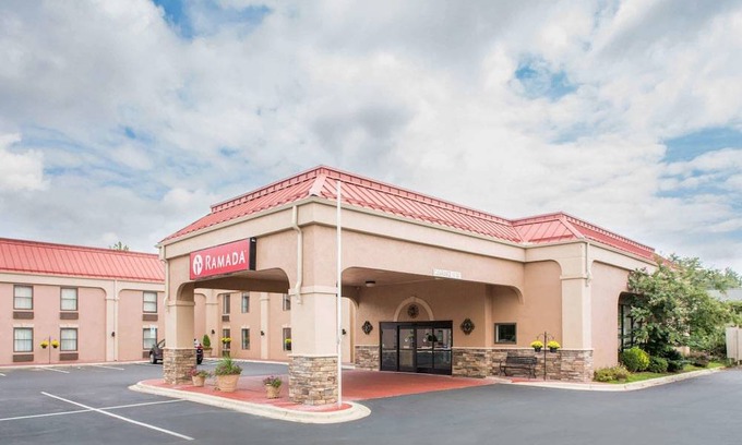 Hendersonville Hotel | Ramada by Wyndham Hendersonville